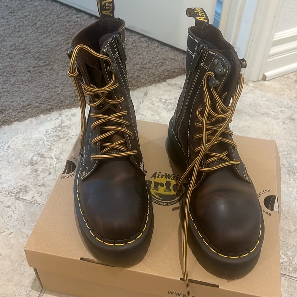 Doc Martens. JADON BOOT ARC PLATFORMS